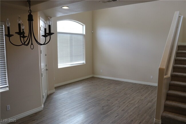 Building Photo - 2404 Alma Lidia Ave