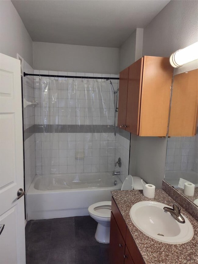 Building Photo - 2502 Leon St