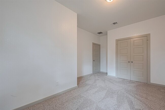 Building Photo - 11622 Twain Dr