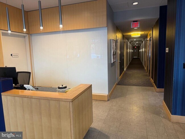 Building Photo - 1320 Fenwick Ln