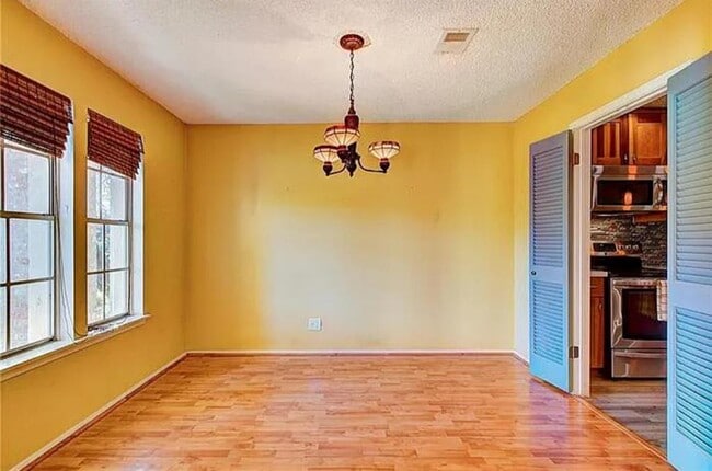 Building Photo - 7008 Grove Crest Dr