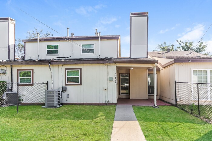Building Photo - 8707 N Normandale St