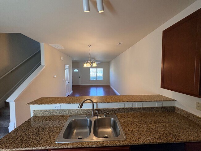 Building Photo - 2 Bedroom Townhome in Prosperity Village