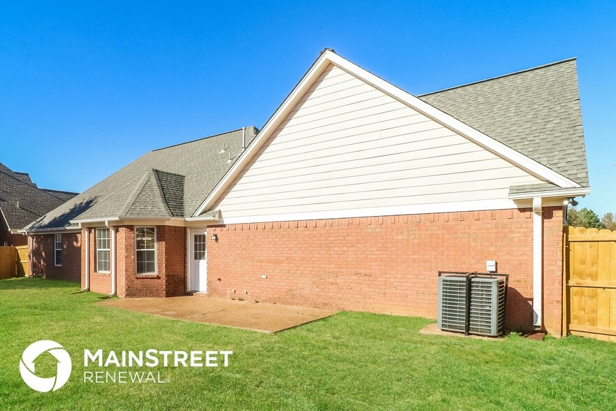 Building Photo - 6123 English Ivy N