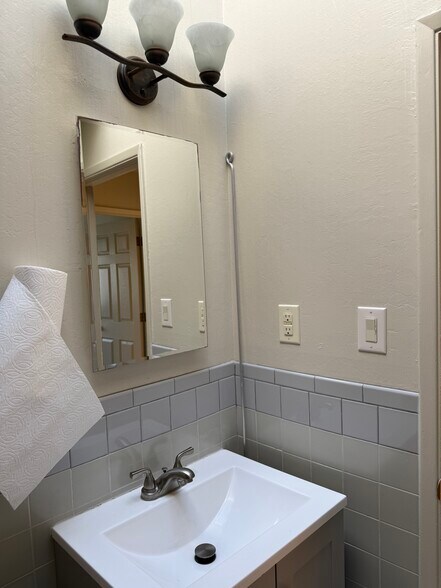 Building Photo - 1601 Sanchez St