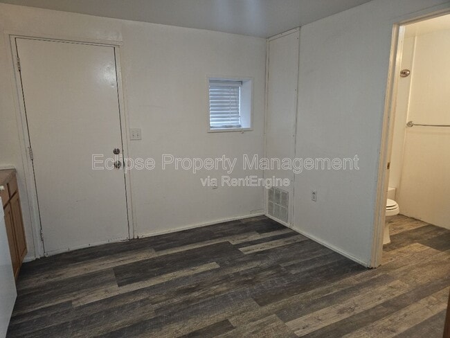 Building Photo - 908 9th St