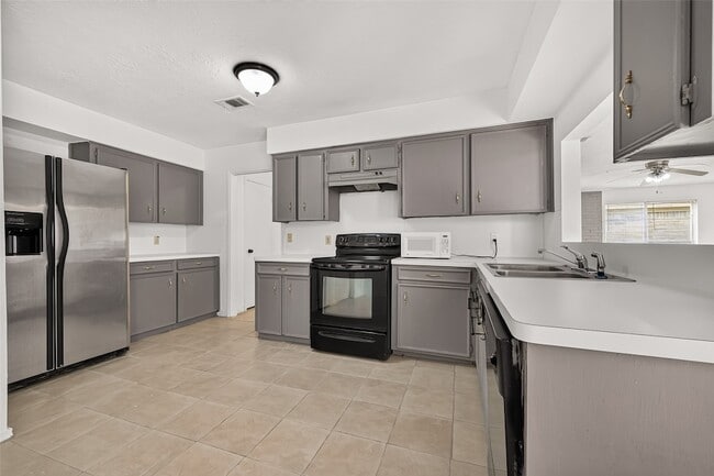 Building Photo - 2523 Creekway Cir