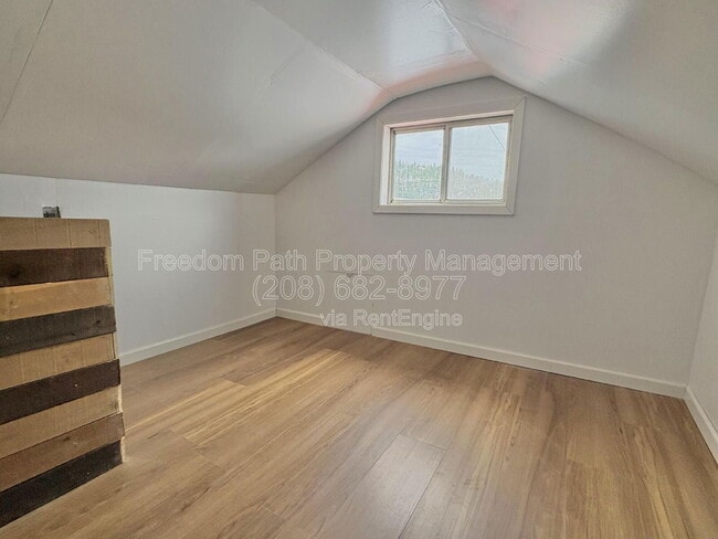 Building Photo - 104 Main St