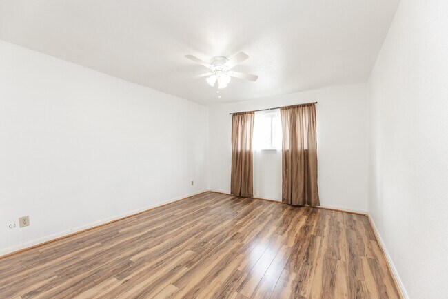 Building Photo - 7547 Brompton St