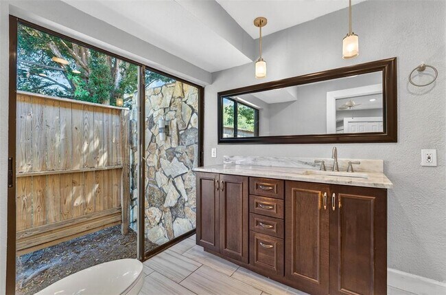 Building Photo - 2111 Paddock Cir