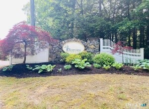 Building Photo - 11 Trout Brook Cir