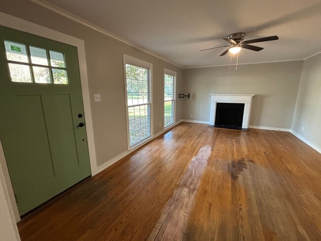 Building Photo - Charming Broadmoor Home