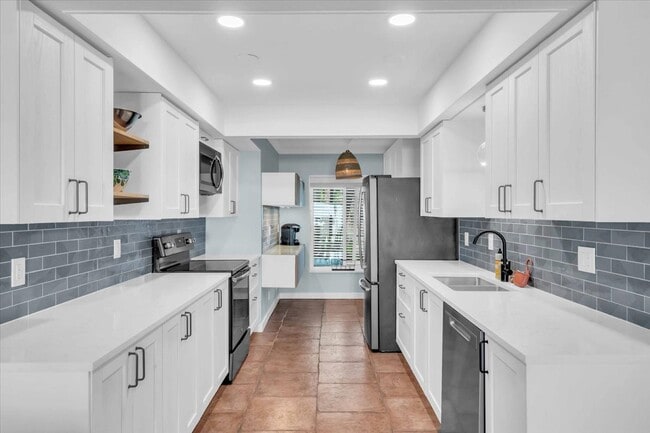 Building Photo - 7300 Sunshine Skyway Ln S