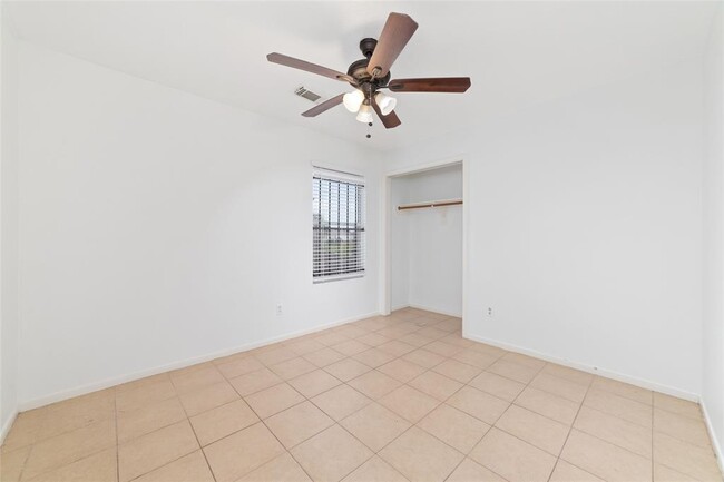 Building Photo - 1106 N Rock Dr