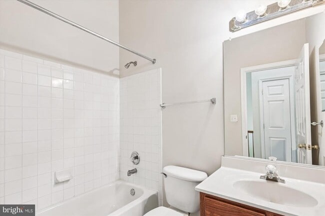 Building Photo - 5503 Sacramento Mews Pl