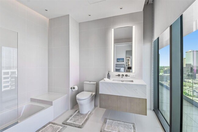 Building Photo - 1000 Water St