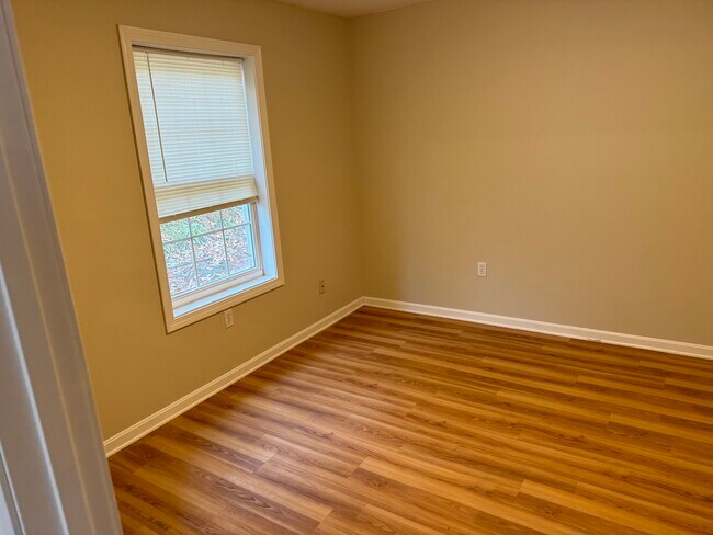 Building Photo - 224 Jeff Heights Rd