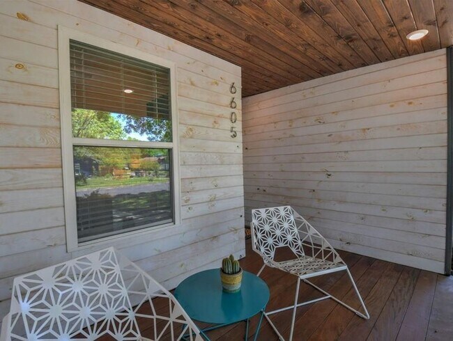 Building Photo - Unique Redesign - South Austin 3/2 - Big Private Yard - Garage- Great Neighborhood - Close to Eve...