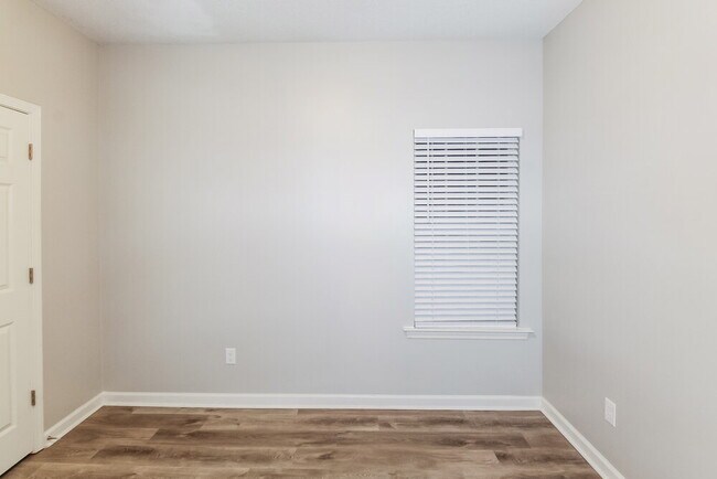 Building Photo - 7138 Queens Crown Ct