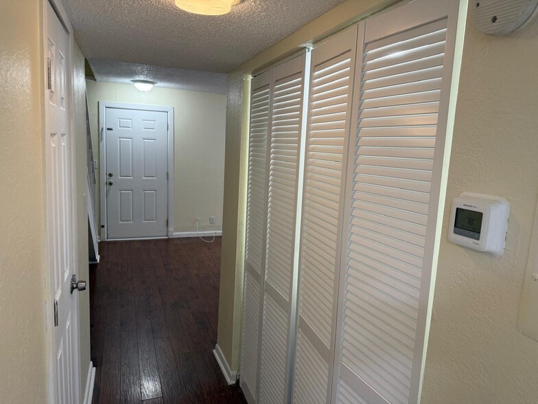 Building Photo - 8622 Cattail Dr