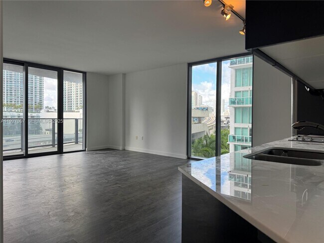 Building Photo - 31 SE 6th St