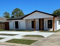 Building Photo - 4819 Lurline St