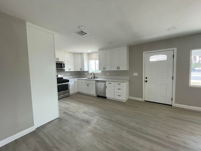 Building Photo - Recently Upgraded Two Bedroom One Bathroom...
