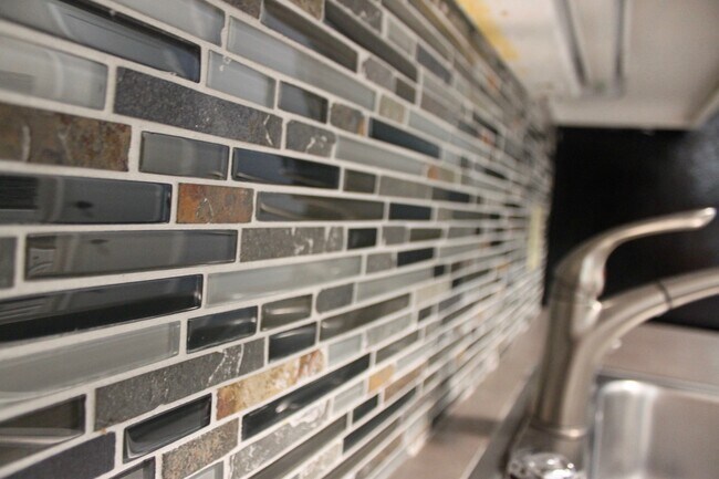 Building Photo - 2BR 2 Full Bath Condo with Modern Upgrades – Near Downtown Harrisonburg!