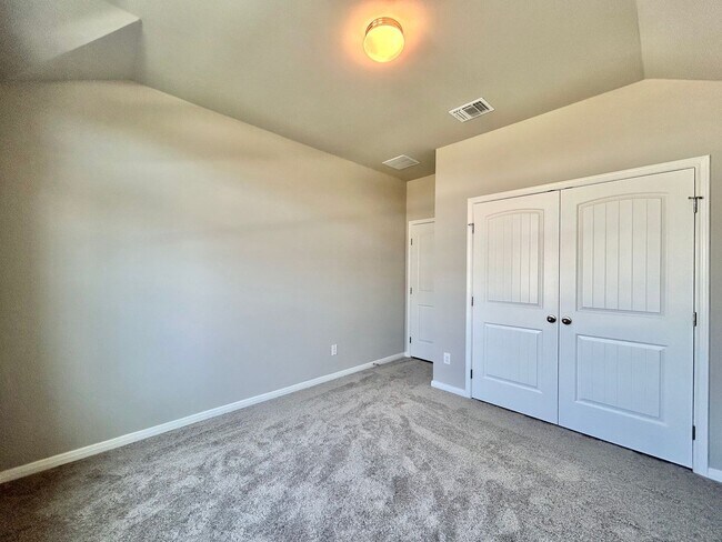 Building Photo - Charming 3-Bed, 2-Bath Home with Modern Up...