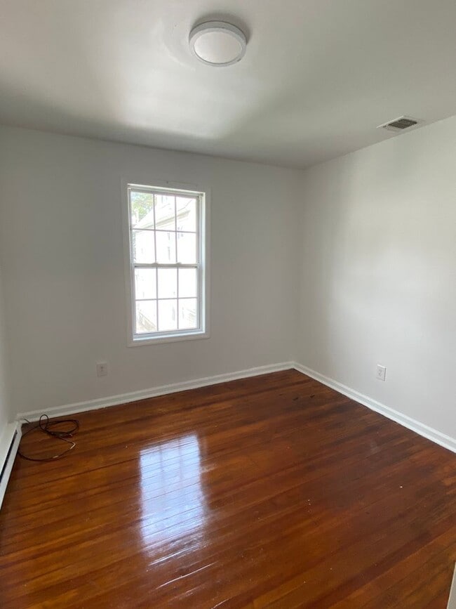 Building Photo - 1020 Sewall Ave