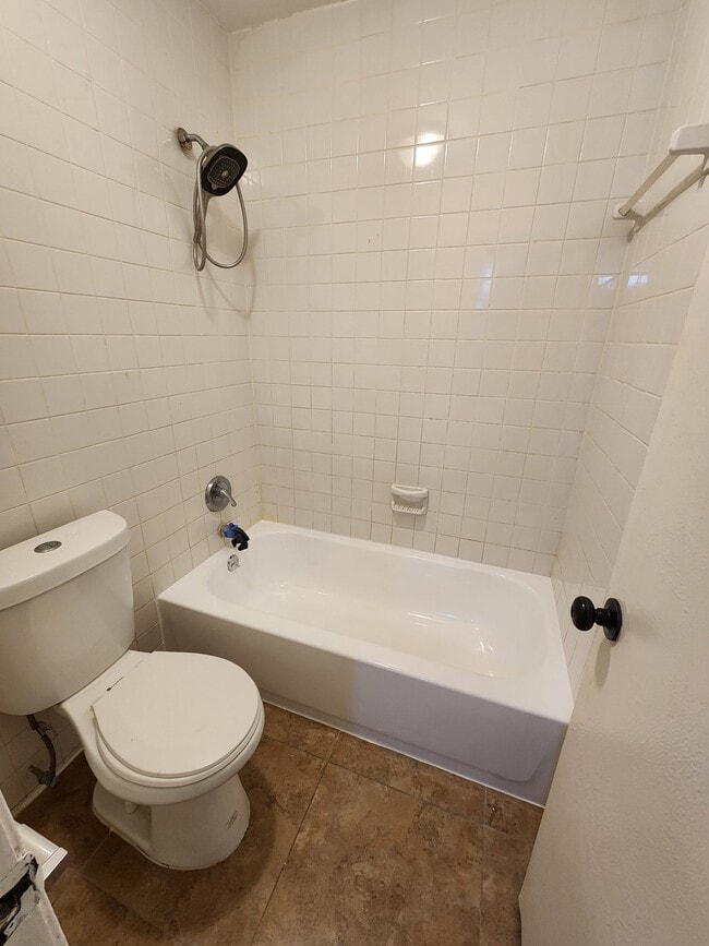 Building Photo - 2210 Newcastle Dr