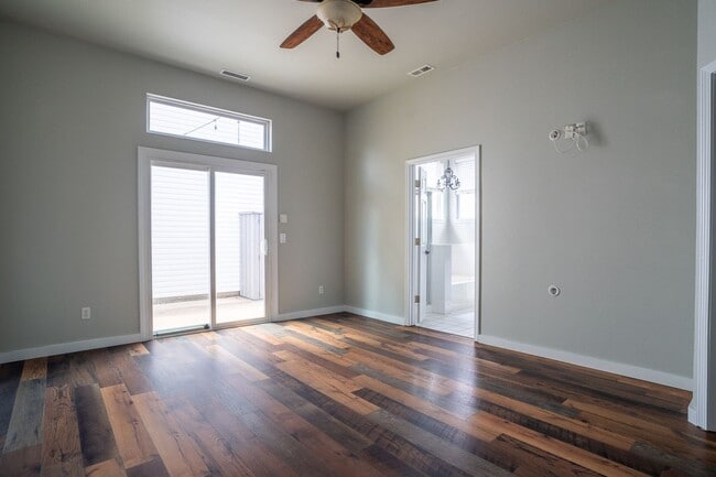 Building Photo - Fabulous & Spacious 4 Bedroom home in Har-Ber Meadows w/bonus room!