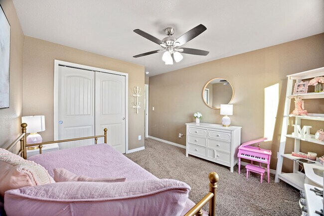 Building Photo - 580 Boxwood Dr