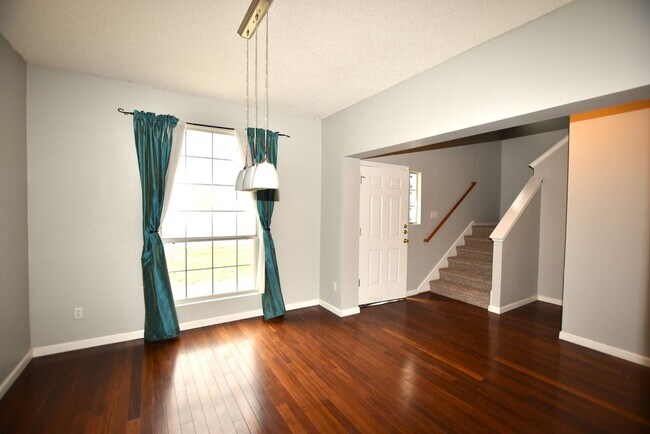 Building Photo - Cul-de-Sac Comfort + Backyard Bonus in Pfl...