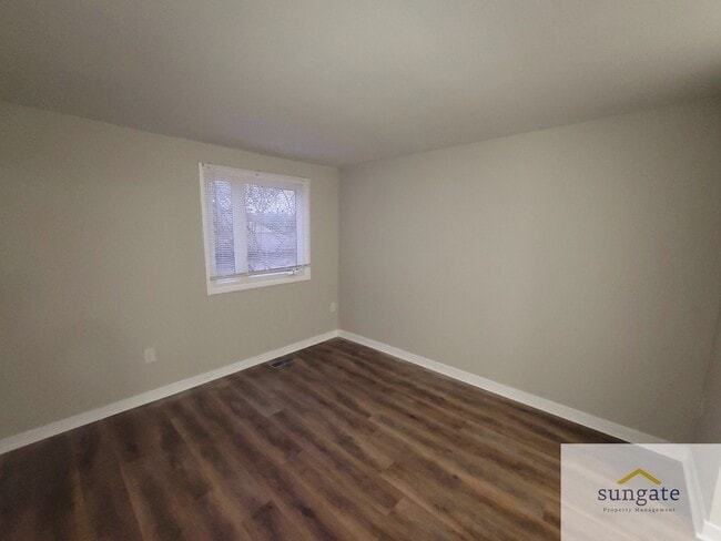 Building Photo - 488 West Ct