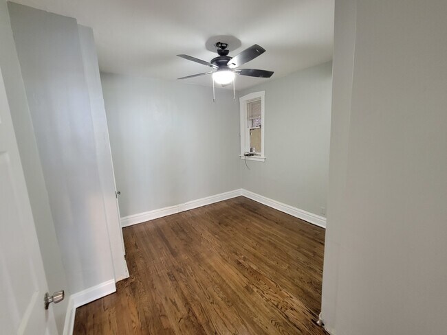 Building Photo - 4749 N Monticello Ave