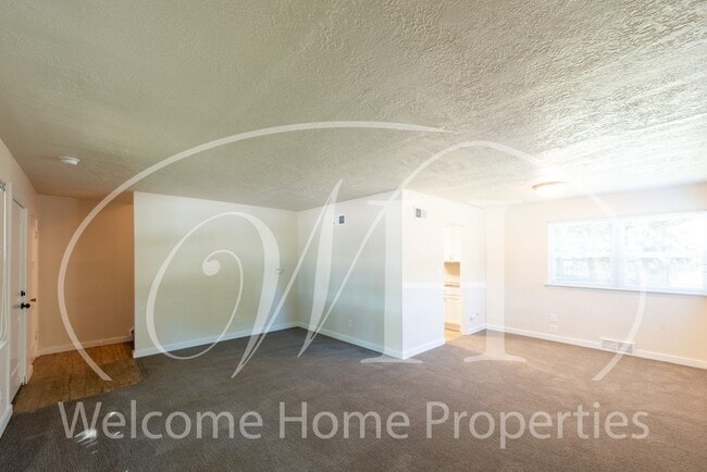 Building Photo - Remodeled Single-Family Home Close to Whitman College