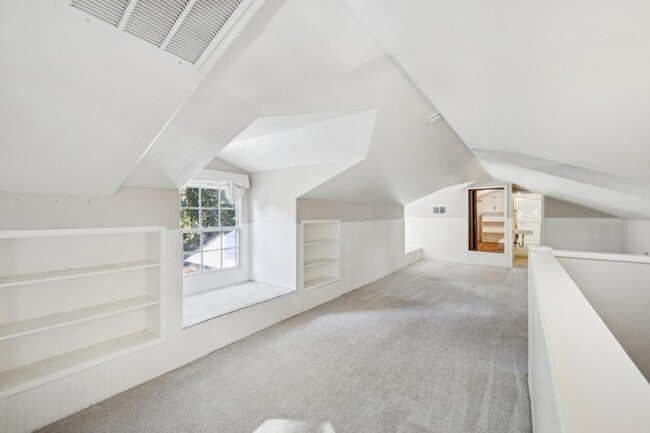 Building Photo - 216 Valparaiso Ave