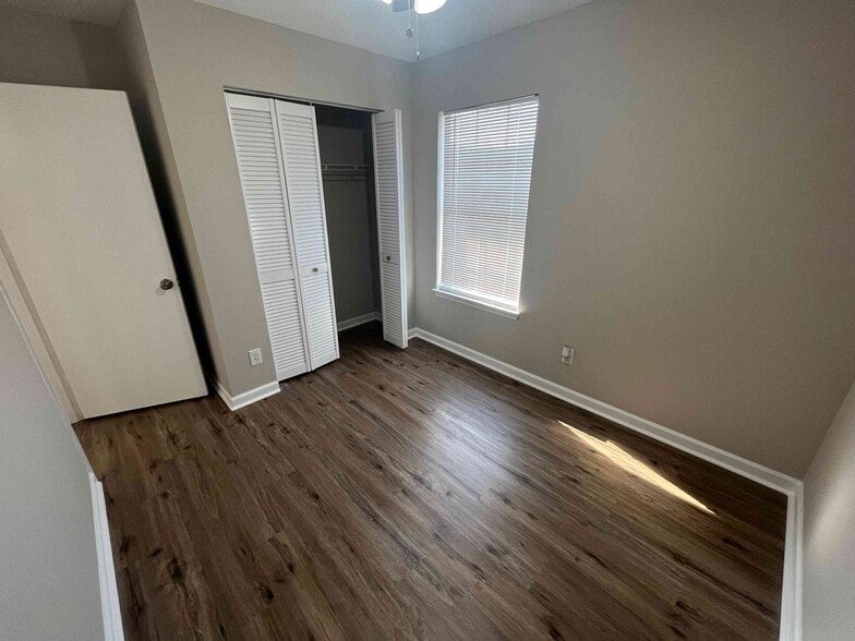 Building Photo - 204 Mountain Creek Dr