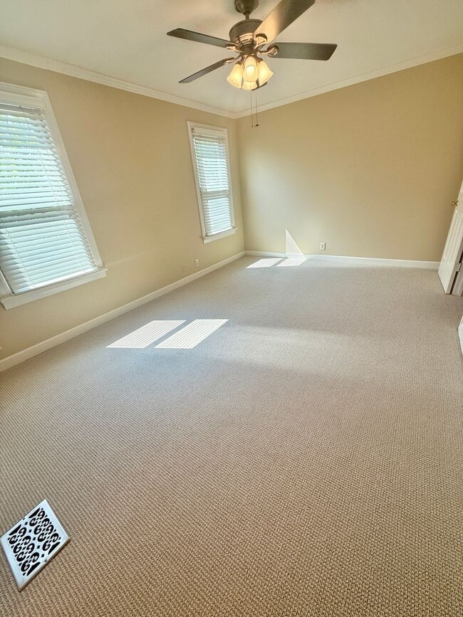 Building Photo - Green Hills living at its best. 2 BR 2.5 B...