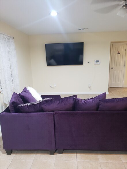 Living Area-TV - 1735 King Dr