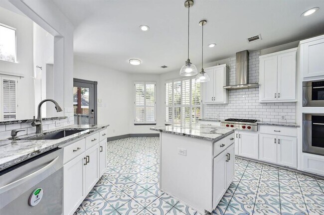 Building Photo - 10011 Brightling Ln