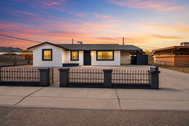 Building Photo - 301 W Desert Dr