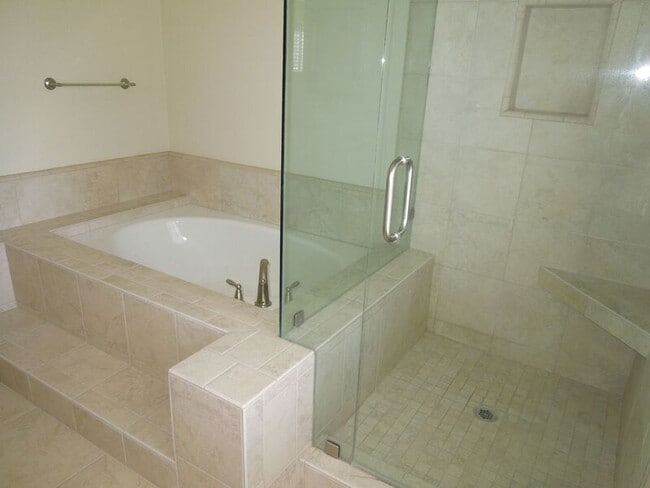 Building Photo - 32084 Pso Parallon