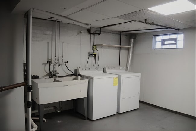 Building Photo - 5721 N Northcott Ave