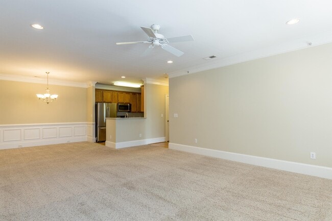 Building Photo - 821 Waterford Lake Dr