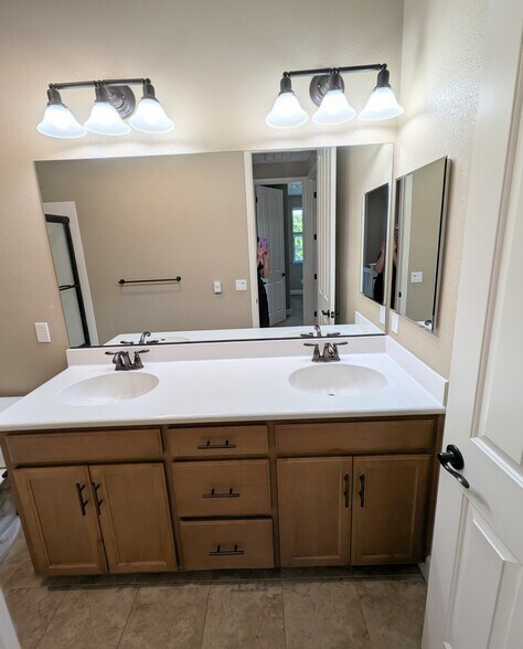 Spare Bathroom - 15925 Piazza Way