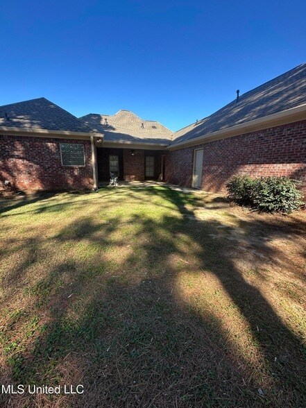 Building Photo - 101 Cedar Green Cove