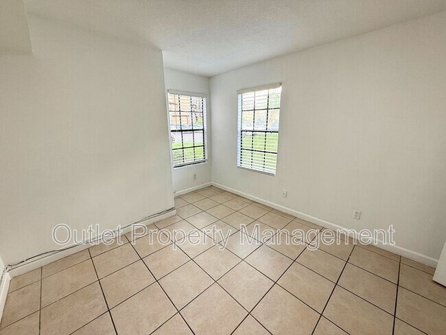 Building Photo - 315 Lakepointe Dr