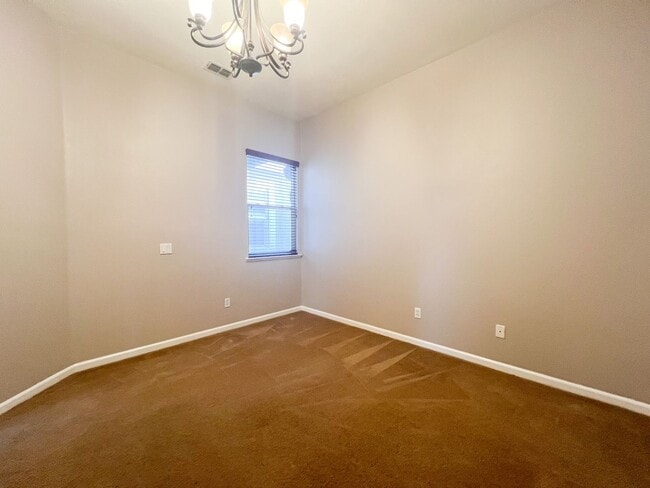 Building Photo - Spacious Single Story Three Bedroom Home